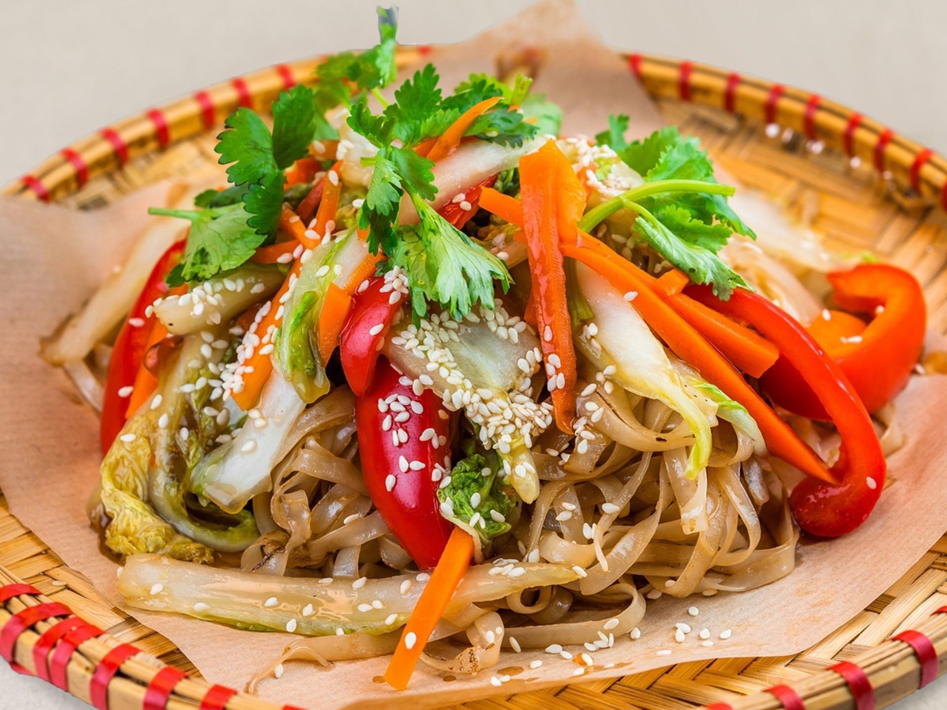 Удон с овощами в соусе терияки