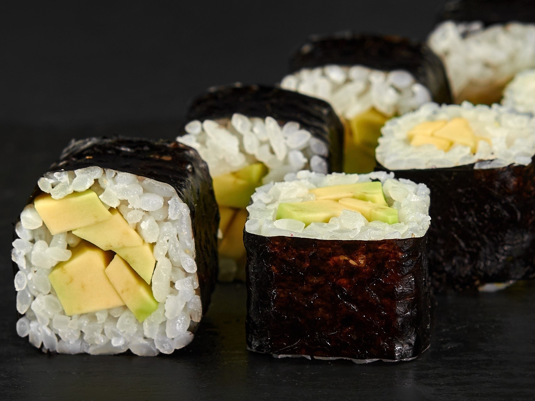 Маки с авокадо