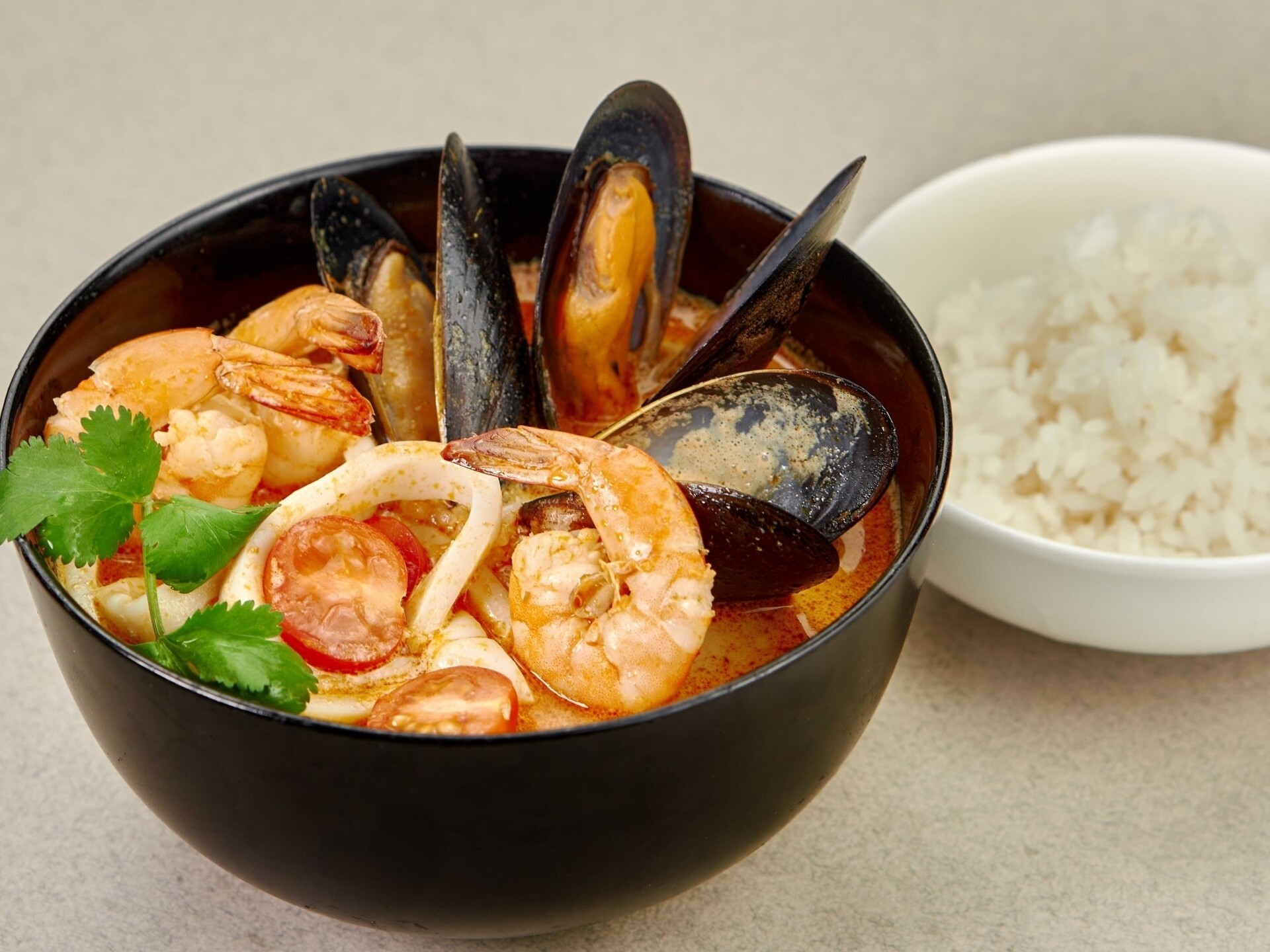 Королевский Том Ям с морепродуктами карри