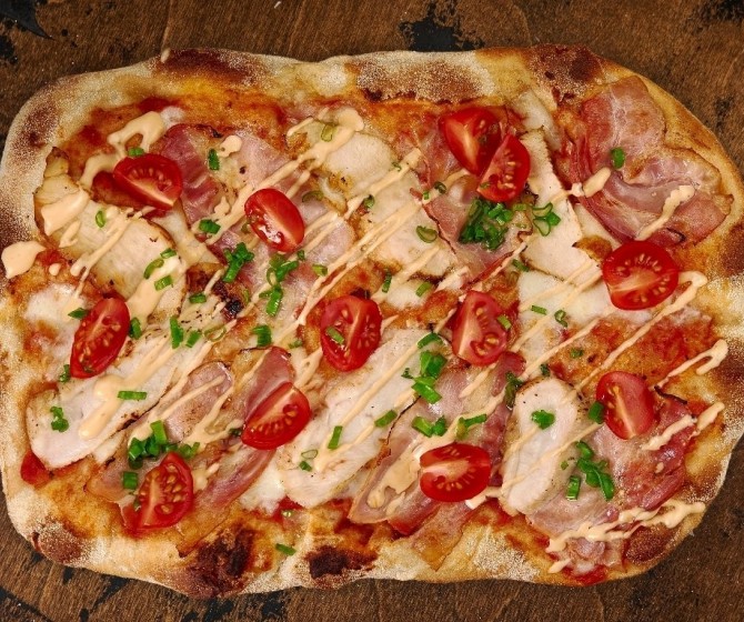 Римская с курицей и копченым сыром