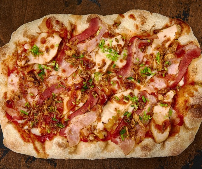 Римская с курицей, беконом и соусом BBQ 