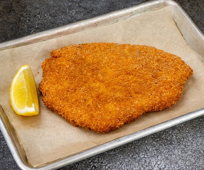 Двойной хрустящий шницель из куриного филе