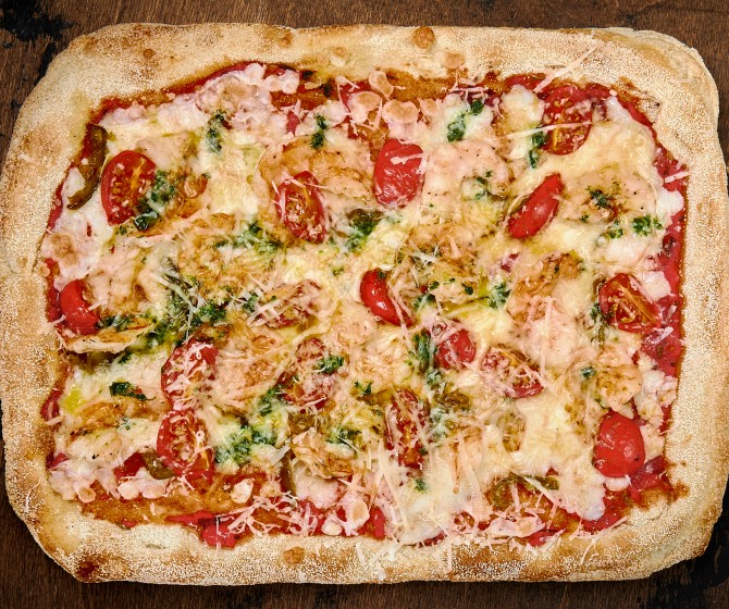 Римская с креветками и соусом песто
