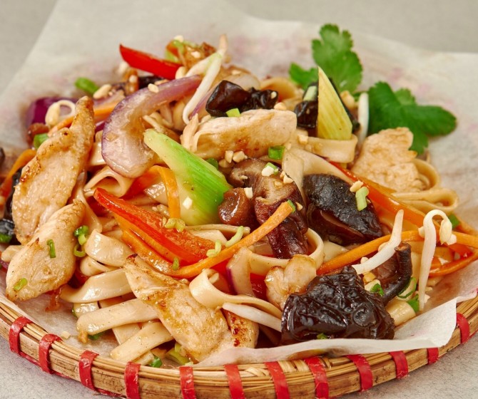 Удон с курицей и домашним терияки