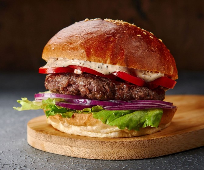 Биф бургер с острым трюфелем