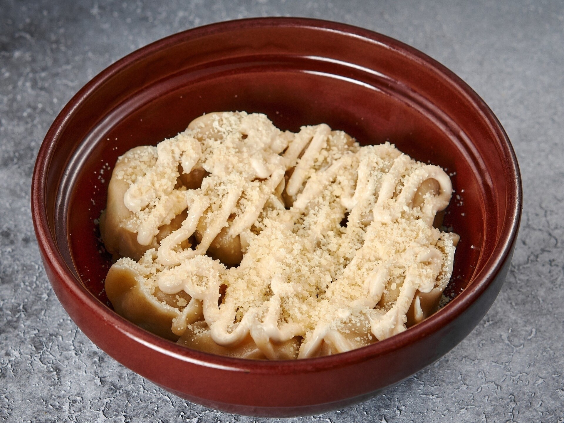 Пельмени с цыпленком, пармезаном и соусом Цезарь S 