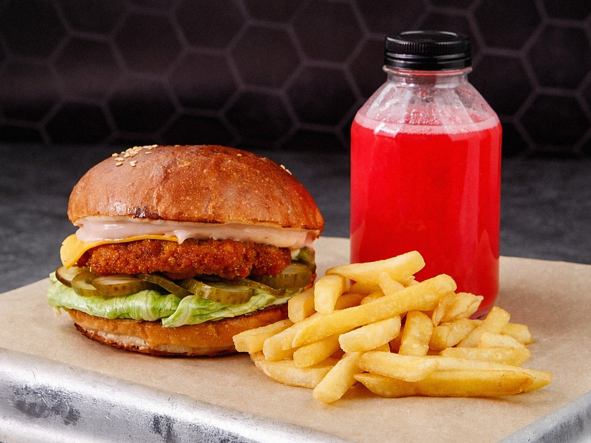 Чикен КОМБО: Бургер+фри+Лимонад Клубника-мята