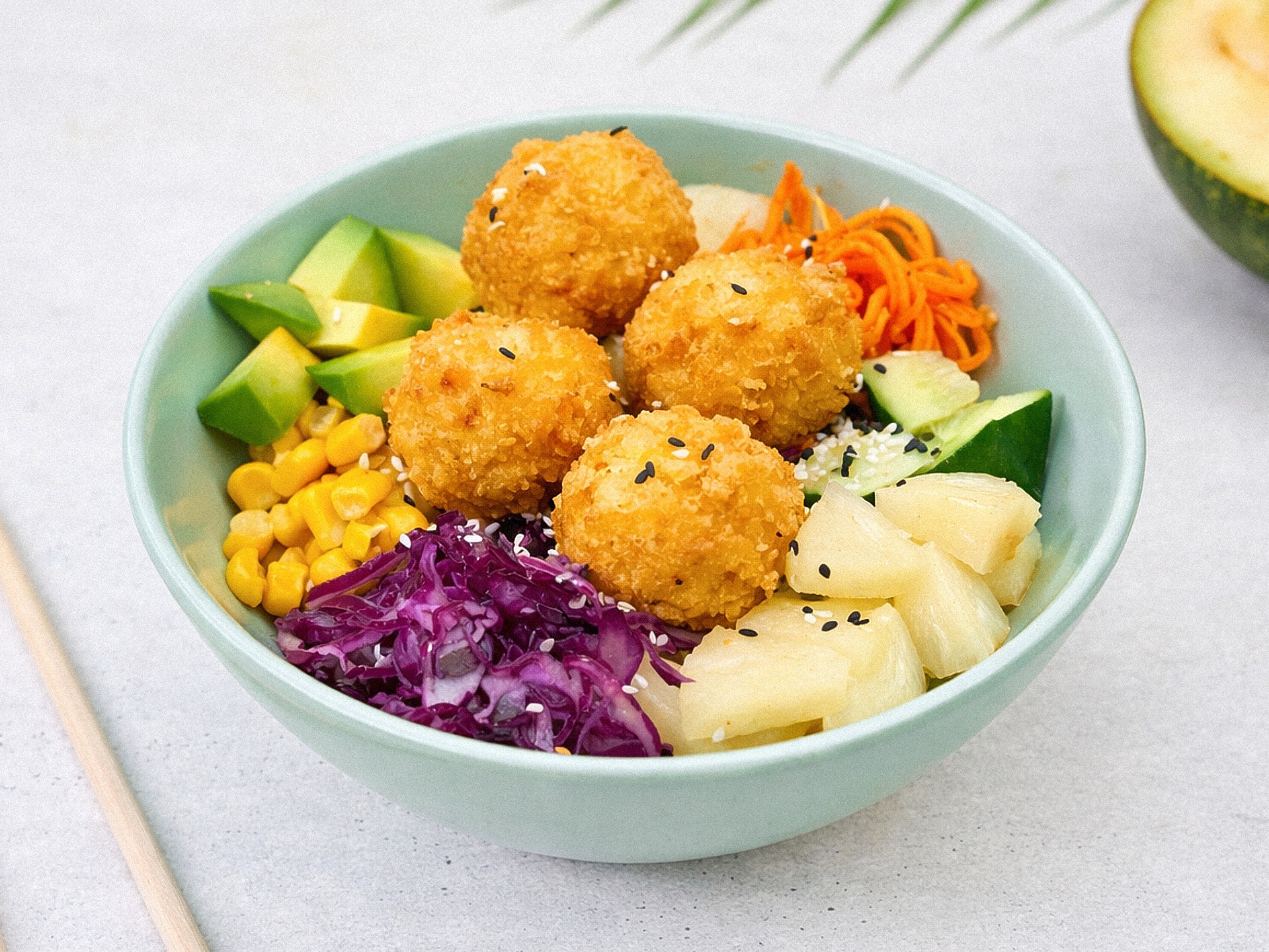 Поке с тофу и соусом Карааге